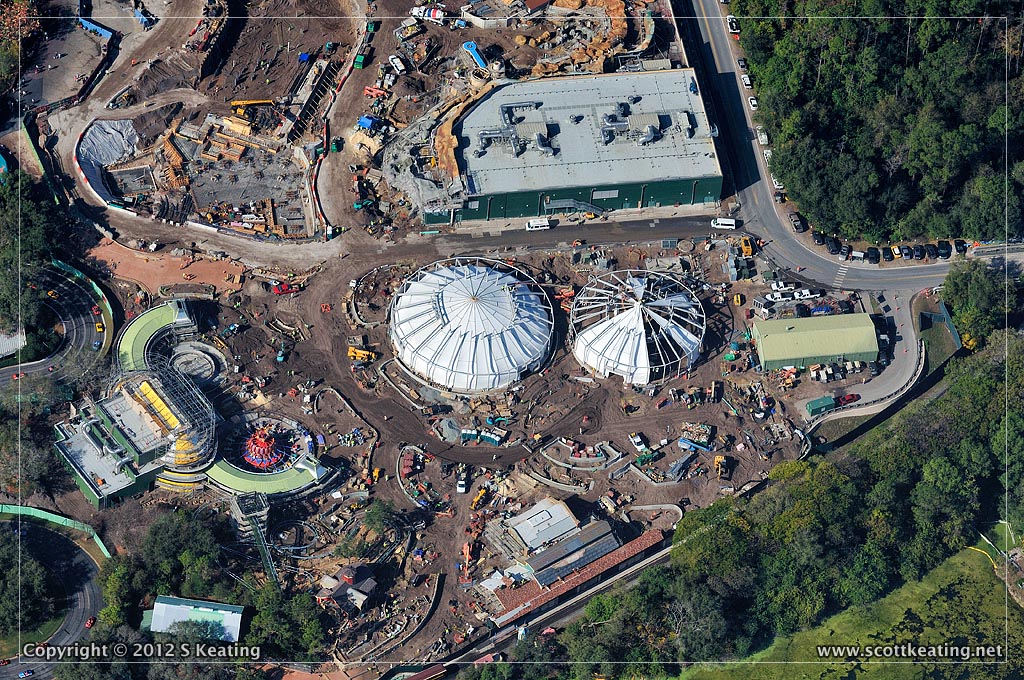 Dumbo_and_storybook_circus